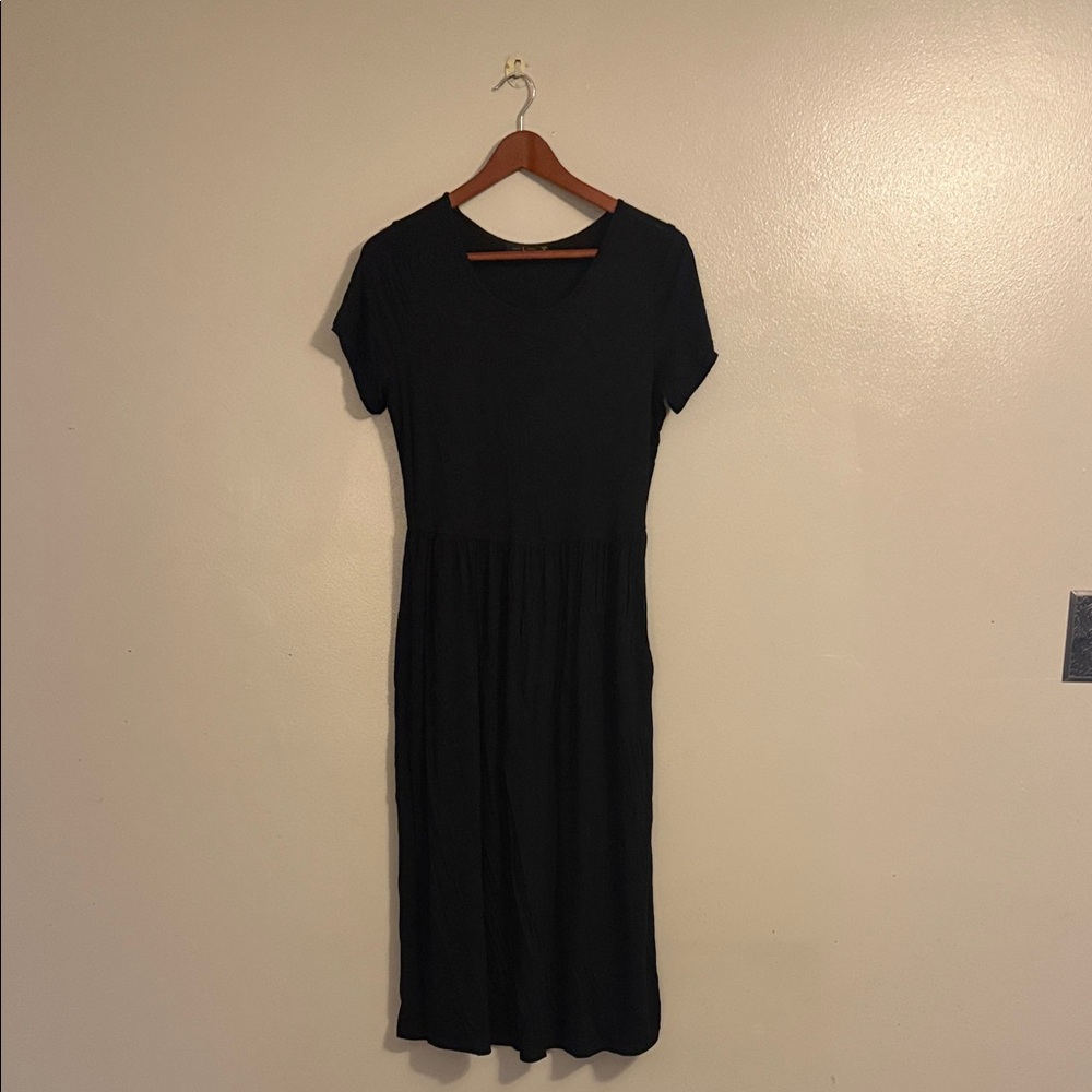 Amazon Black Short-Sleeve Midi Dress